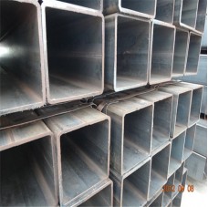 Tubo fabricado con materiales de alta resistencia, en sección cuadrada, 6mts de largo, negro.  Tubo fabricado con materiales de alta resistencia, en sección cuadrada, 6mts de largo, negro.
